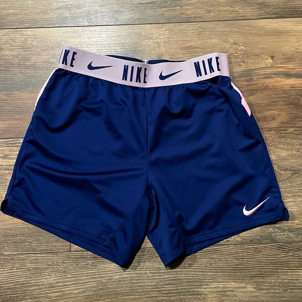 Girls Medium Nike Dri-Fit shorts